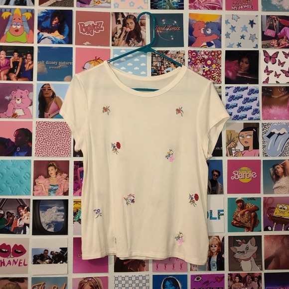 AMERICAN EAGLE SOFT&SEXY EMBROIDERED FLOWERS SHIRT - Picture 1 of 3